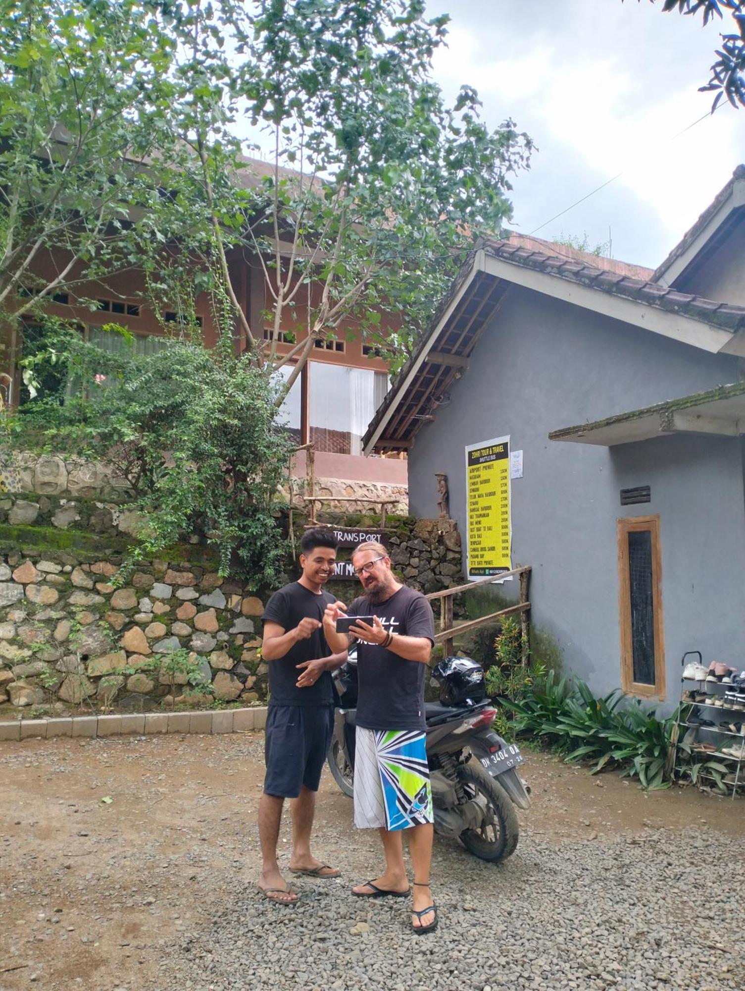 Fullmoon Homestay Kuta  Экстерьер фото