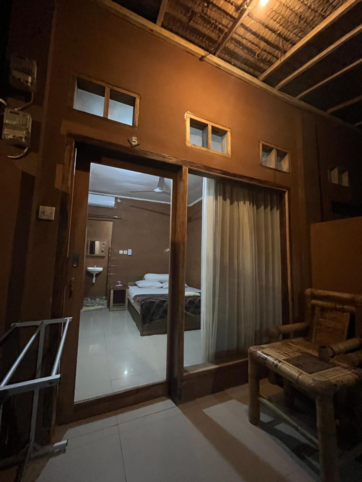 Fullmoon Homestay Kuta  Экстерьер фото
